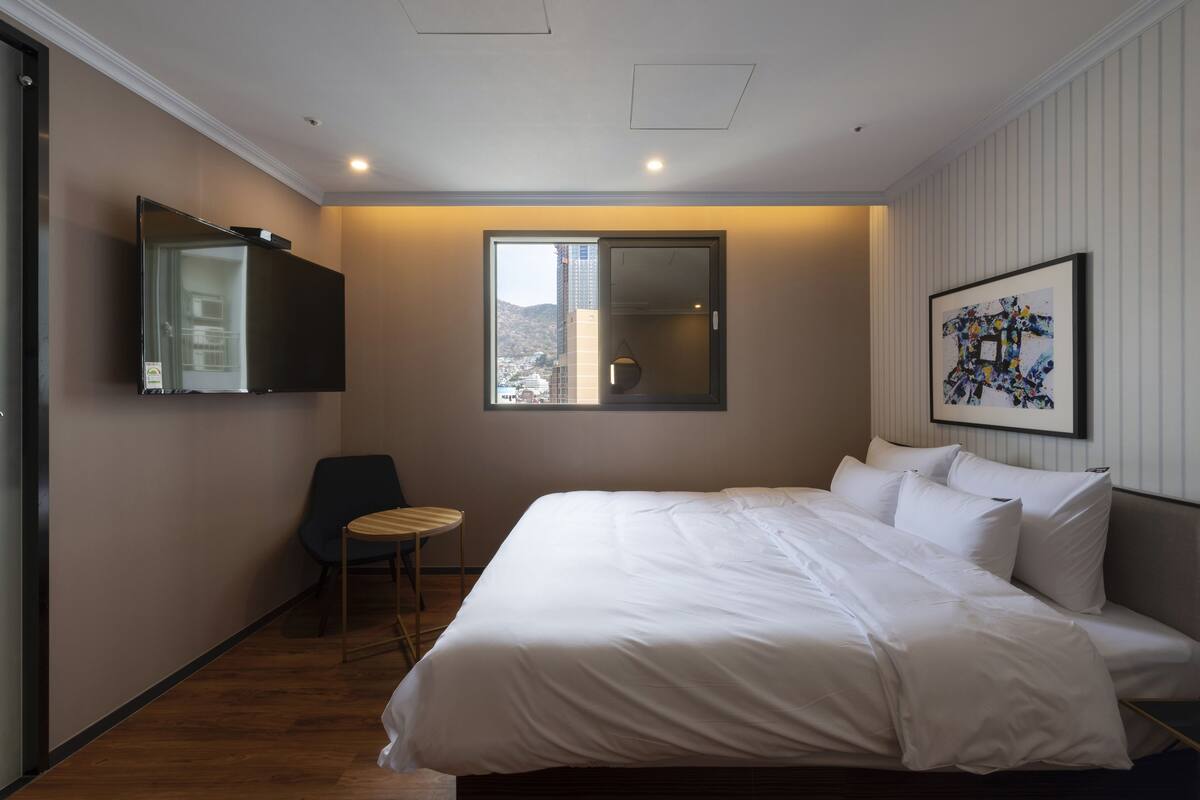 Standard Double Room - Stay more than 2 nights, Surcharge 10000KRW : Mon - Thu, 20000KRW : Fri - Sat | Desk, blackout drapes, soundproofing, WiFi (free)
