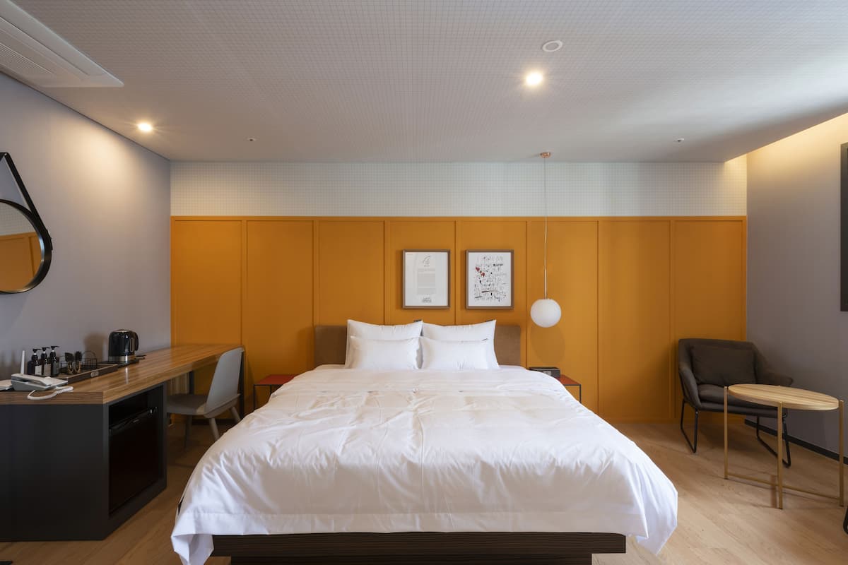 VIP - Stay more than 2 nights, Surcharge 10000KRW : Mon - Thu, 20000KRW : Fri - Sat | Desk, blackout drapes, soundproofing, WiFi (free)