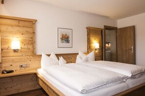 Apartment, 1 Bedroom (Unterberghorn) | 1 bedroom, in-room safe, individually decorated, free WiFi - Gästehaus Kaindl (Reit im Winkl)