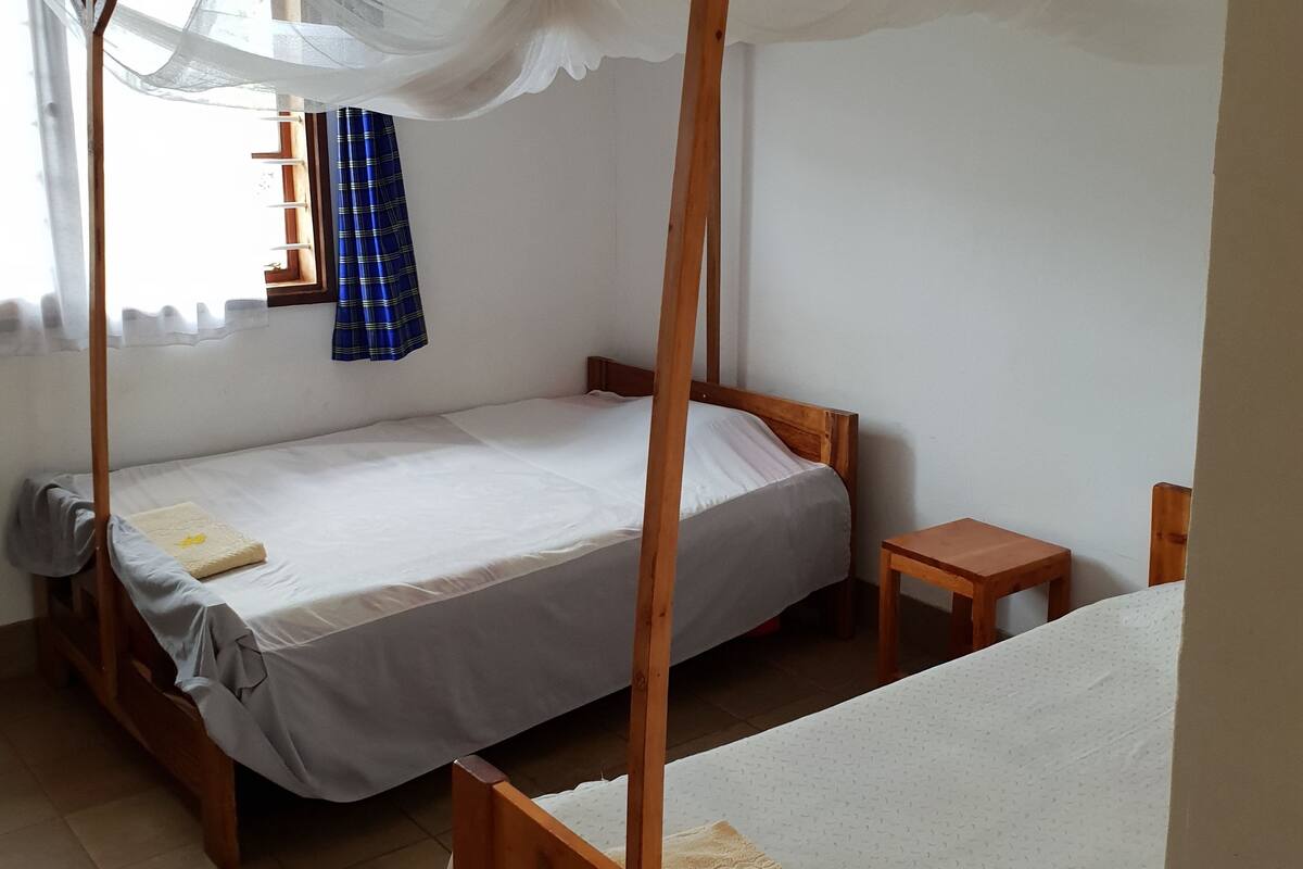 Double or Twin Room | Desk, bed sheets