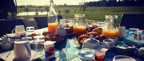 Free daily continental breakfast