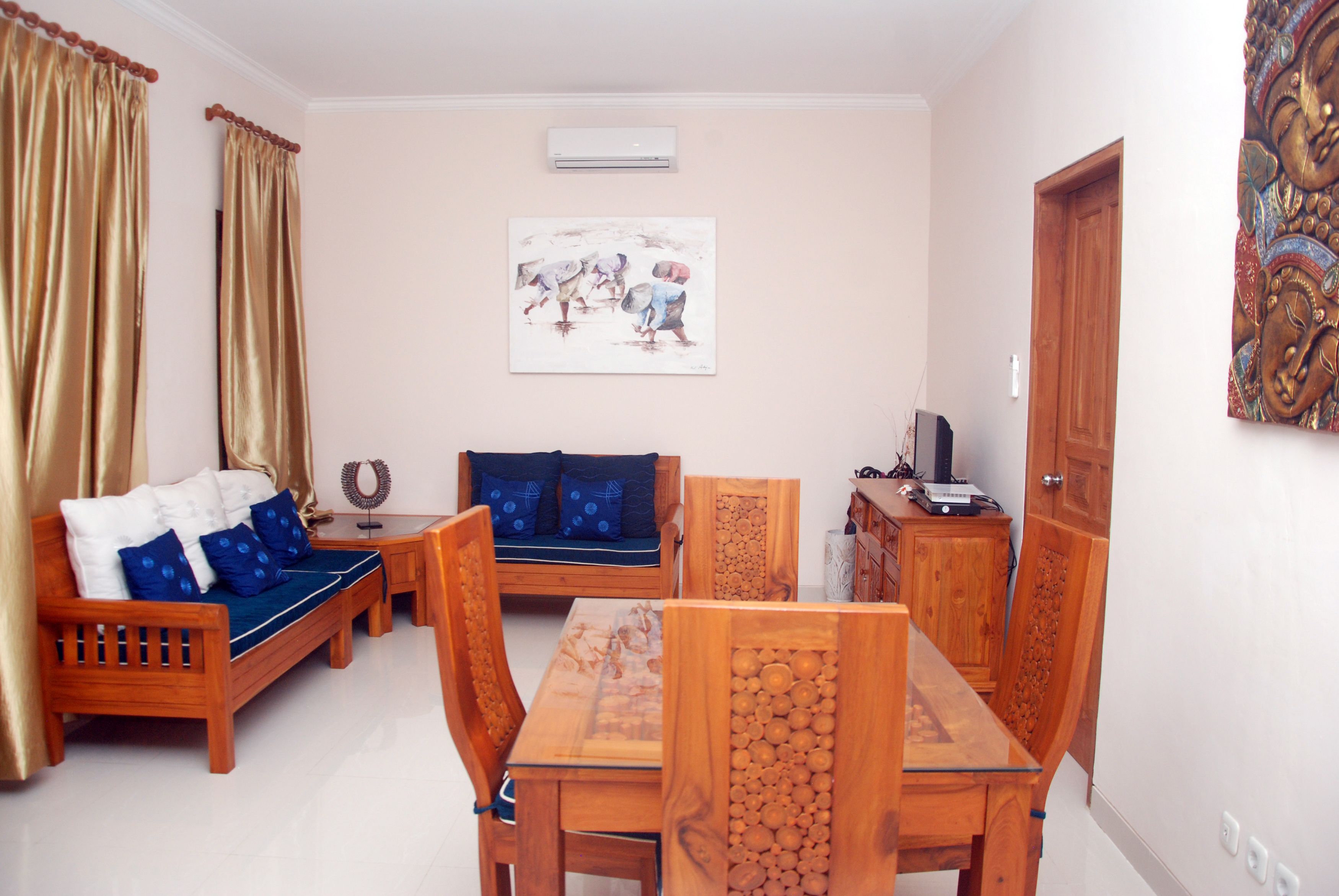Exclusive House, 2 Bedrooms, Pool View, Poolside | Living area