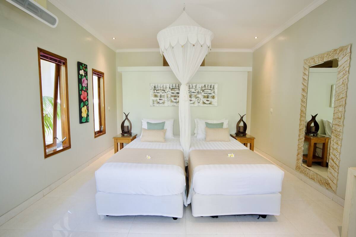 Deluxe Double or Twin Room, Pool View | Minibar, desk, free WiFi, bed sheets