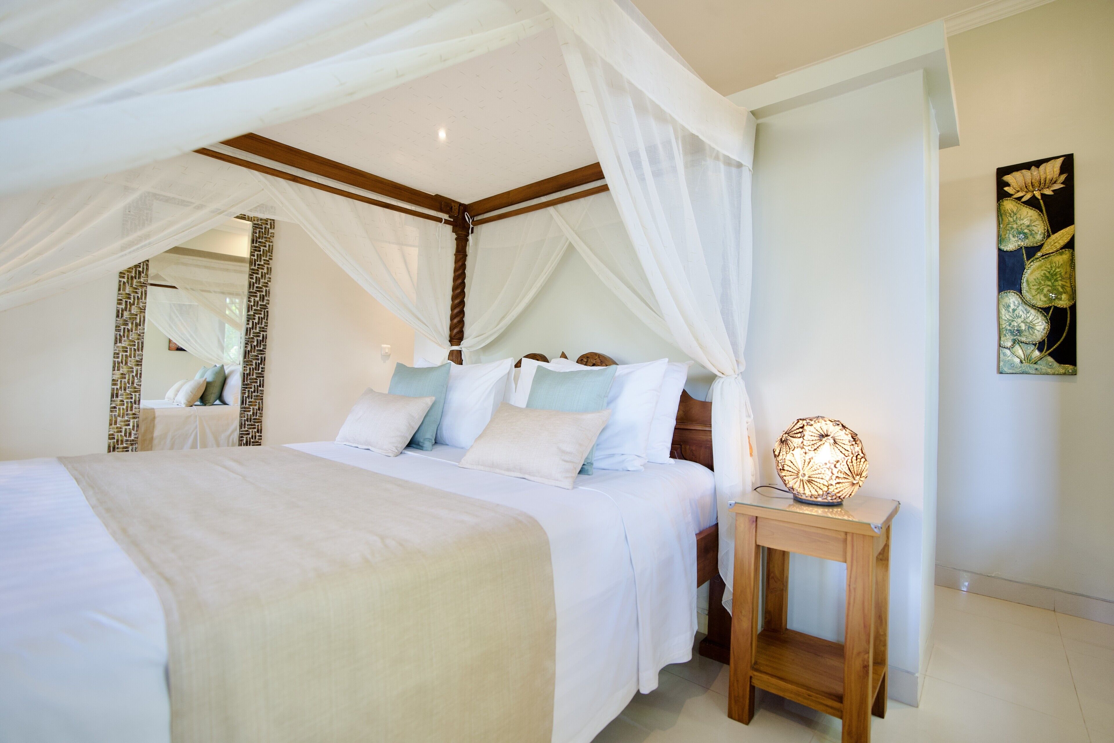 Deluxe-Doppelzimmer, Poolblick | Minibar, Schreibtisch, kostenloses WLAN, Bettwäsche