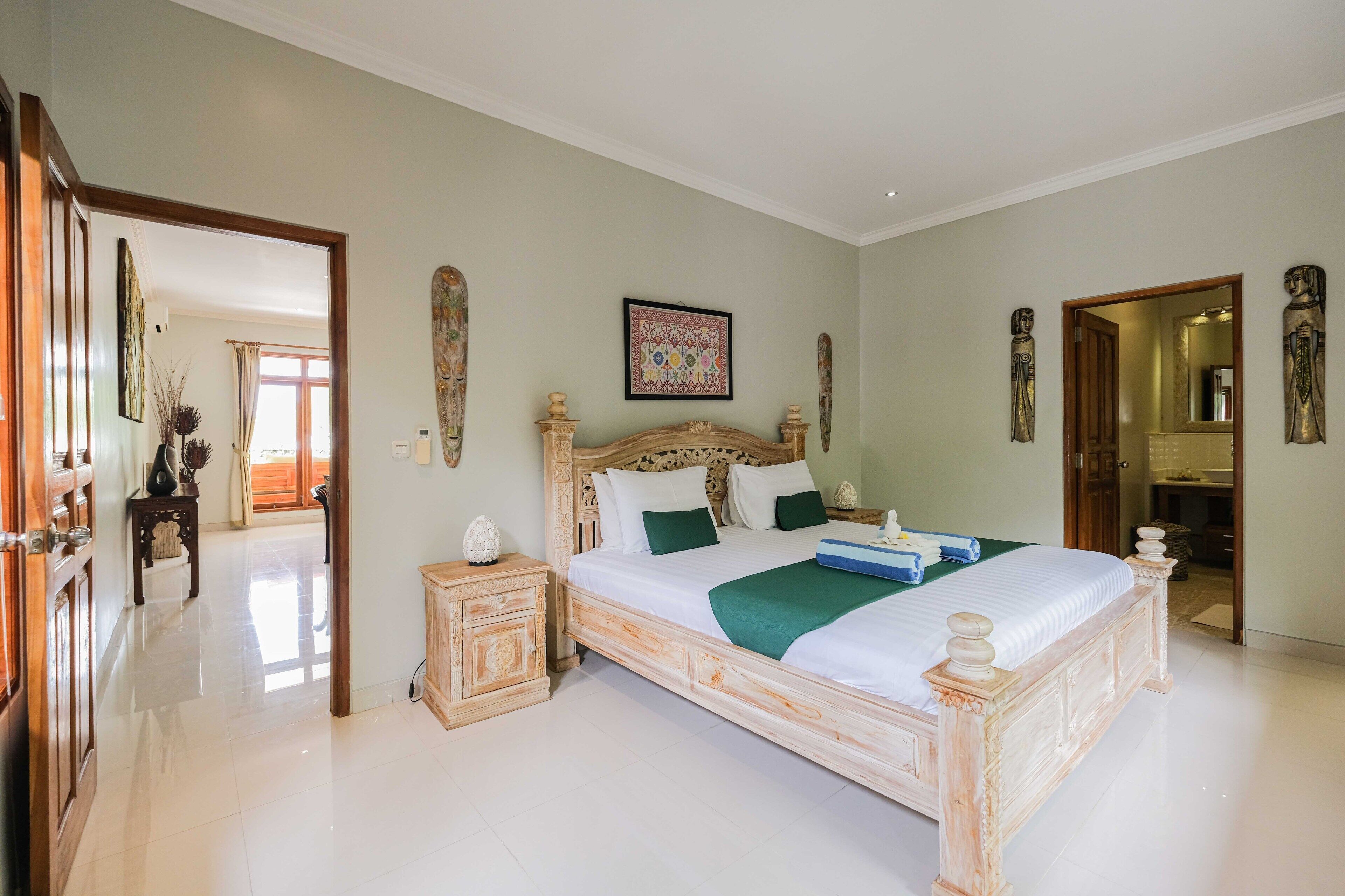 Minibar, desk, free WiFi, bed sheets