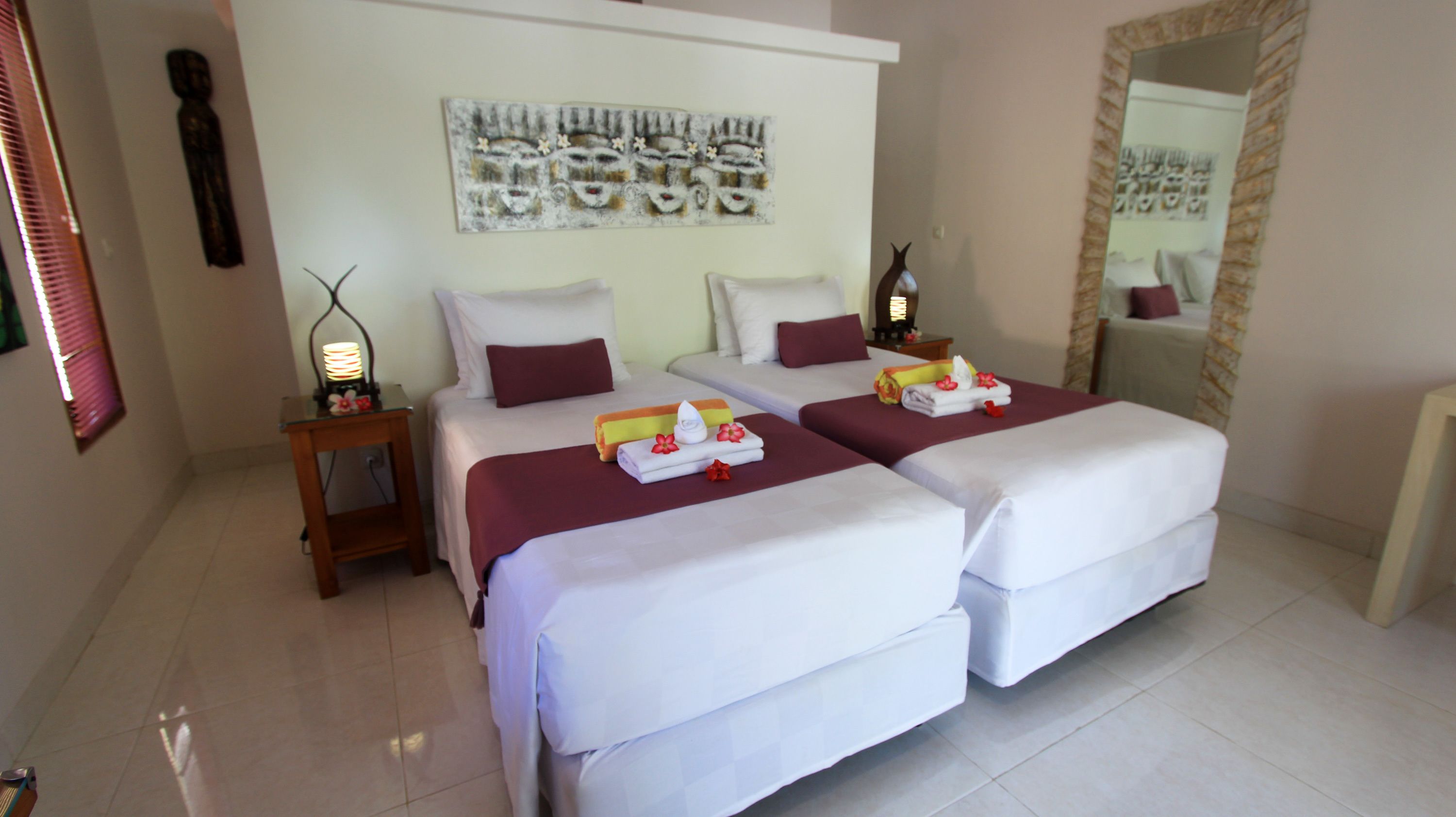 Minibar, desk, free WiFi, bed sheets