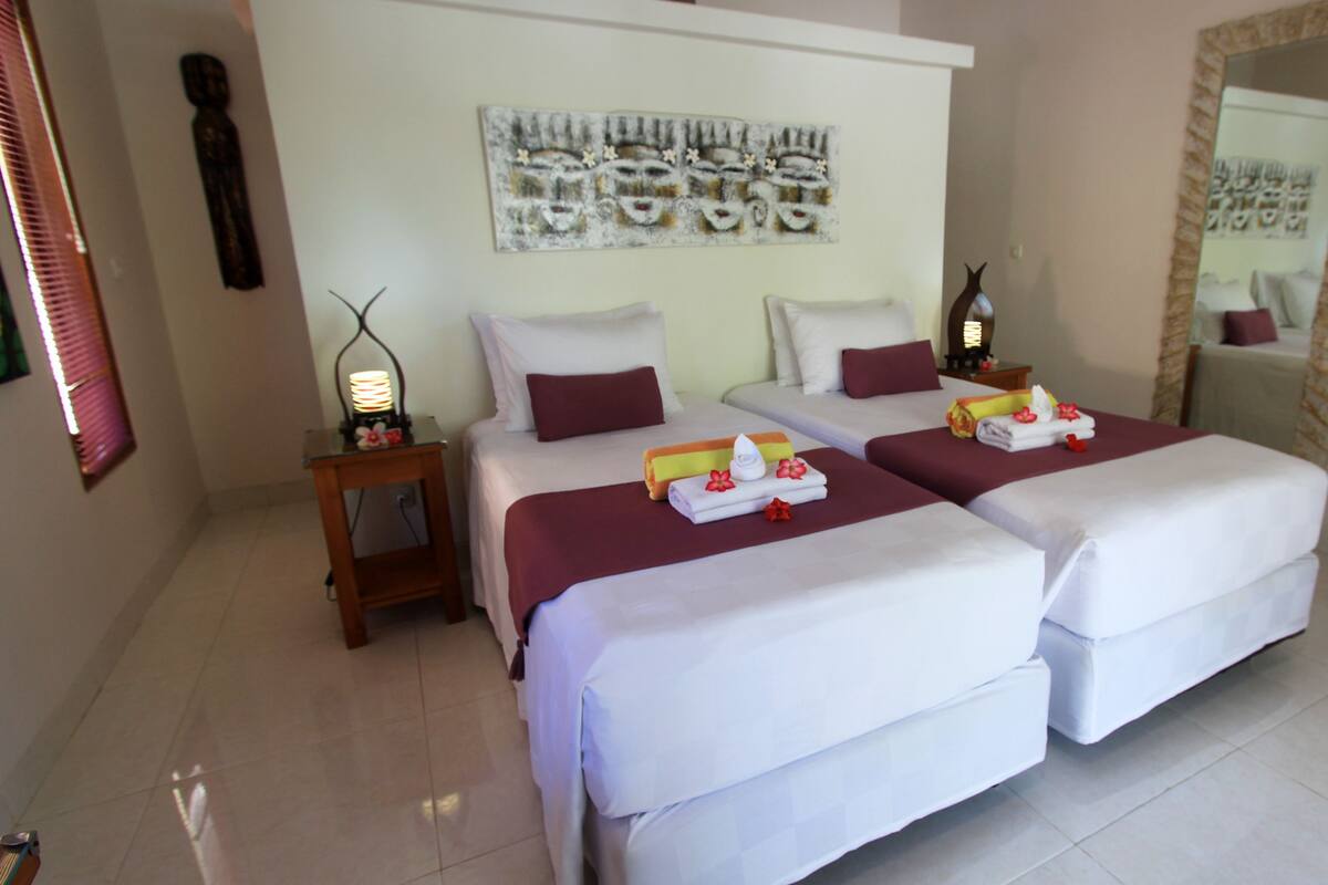 Minibar, desk, free WiFi, bed sheets