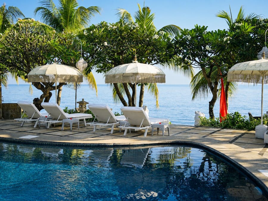 2 outdoor pools, sun loungers