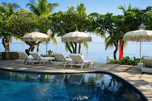 2 piscinas al aire libre, sillones reclinables de piscina