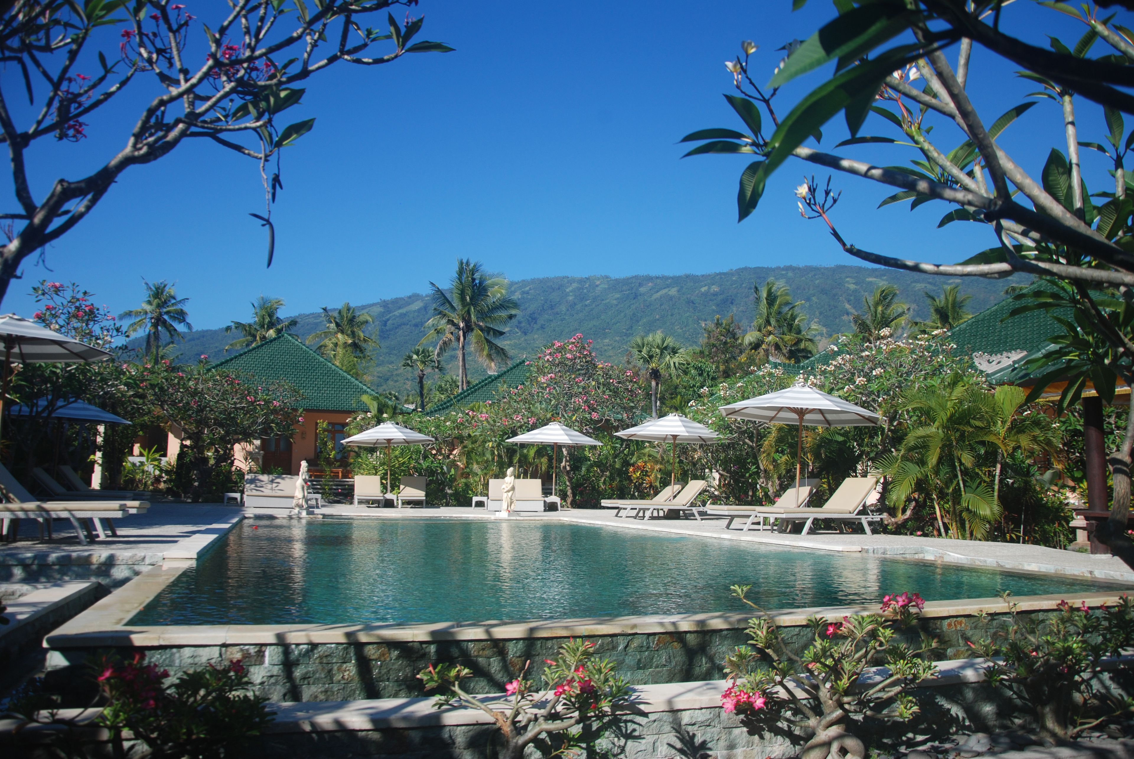 2 outdoor pools, sun loungers