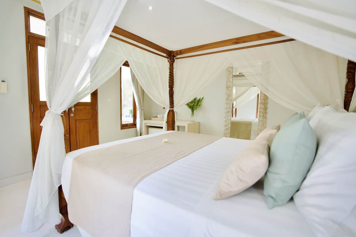 Deluxe Villa, 1 Bedroom, Pool View | Minibar, desk, free WiFi, bed sheets