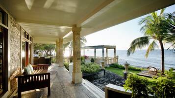 Villa familiar, 3 habitaciones, frente al mar | Vistas al mar