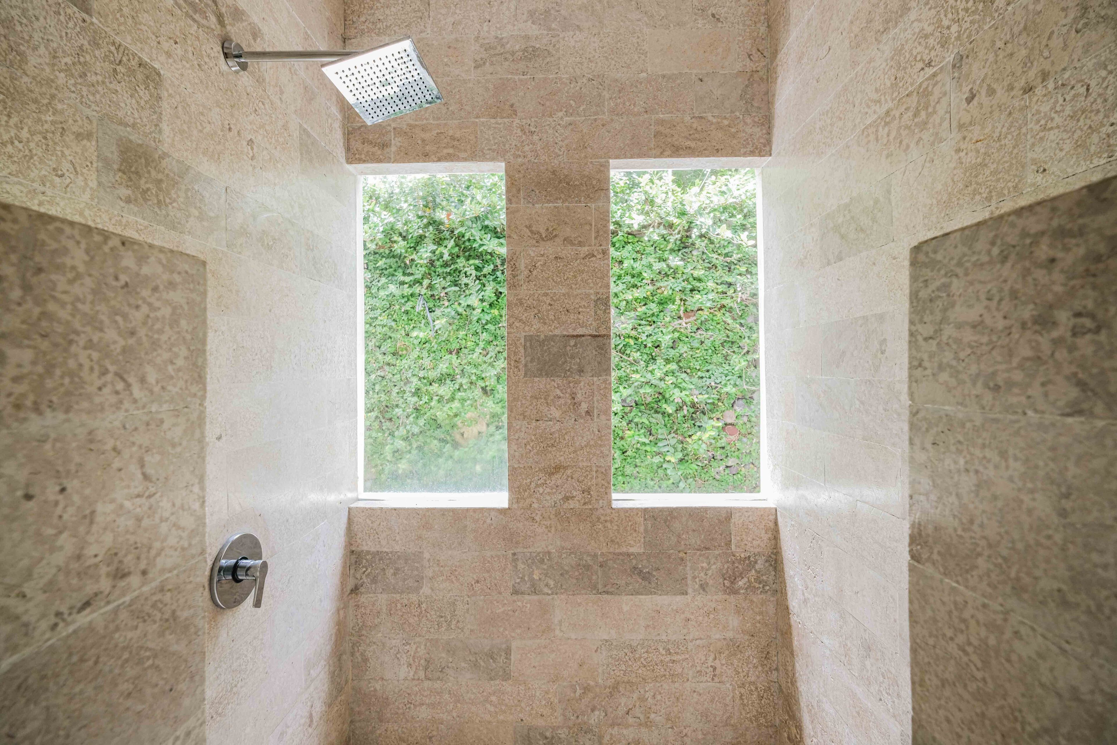 Villa familiar, 3 habitaciones, frente al mar | Baño | Ducha y cabezal de ducha tipo lluvia