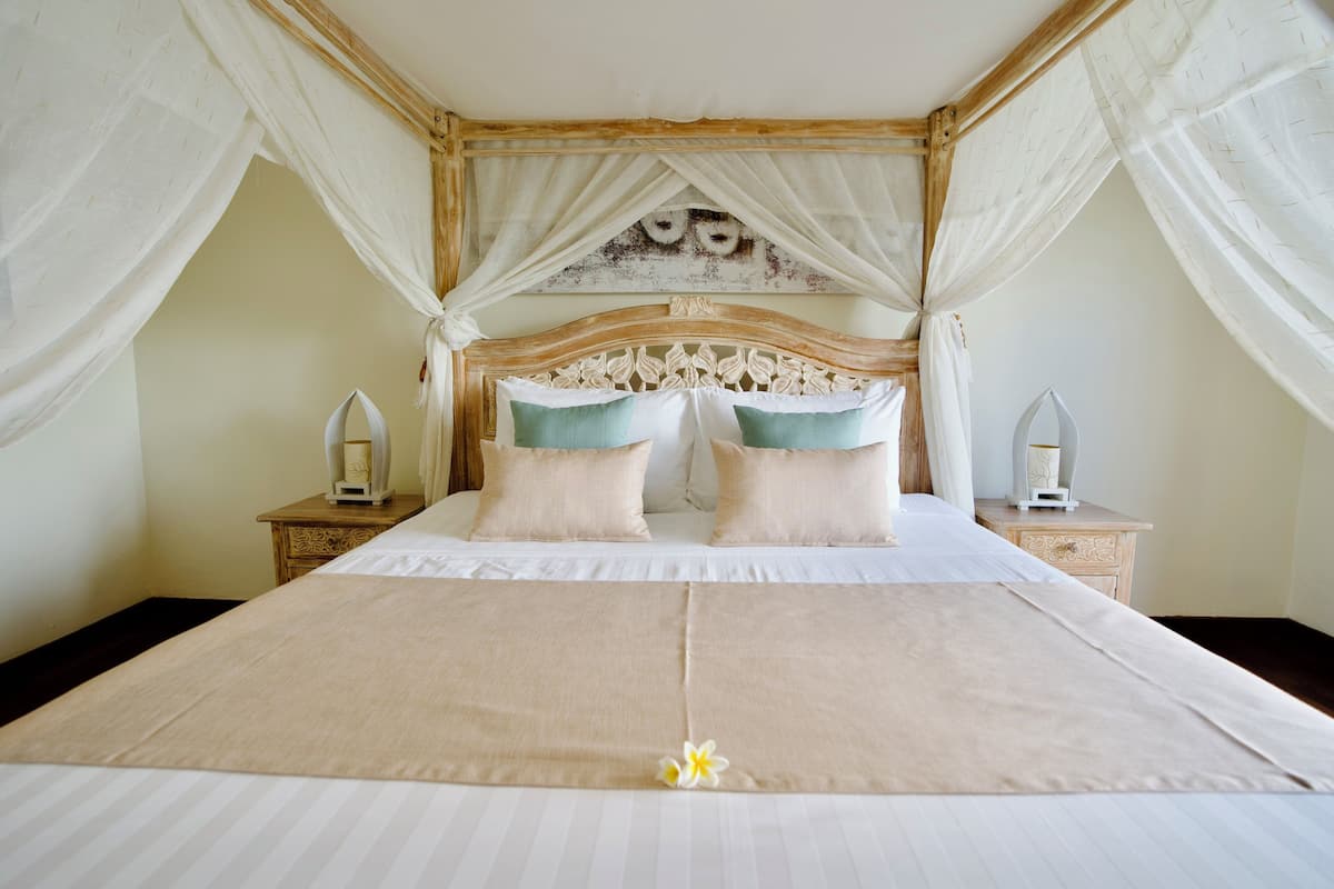 Family Villa, 3 Bedrooms, Oceanfront | Minibar, desk, free WiFi, bed sheets