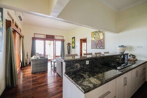 Coffee/tea maker, electric kettle - Poinciana Resort Bali (Tejakula)