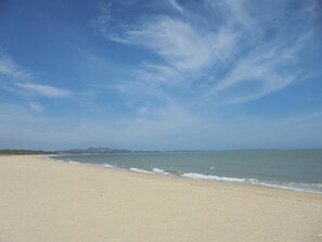 鄰近海灘、白沙