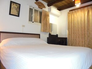 Standard Double Room | 1 bedroom, premium bedding, desk, soundproofing - Antique Courtyard B&B (Jincheng)