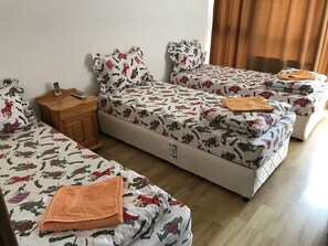 コンフォート トリプルルーム シティビュー | 1 室のベッドルーム、防音設備、アイロン / アイロン台、WiFi (無料)