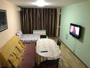 Apartment, 2 Bedrooms, Courtyard View | 1 bedroom, soundproofing, iron/ironing board, free WiFi