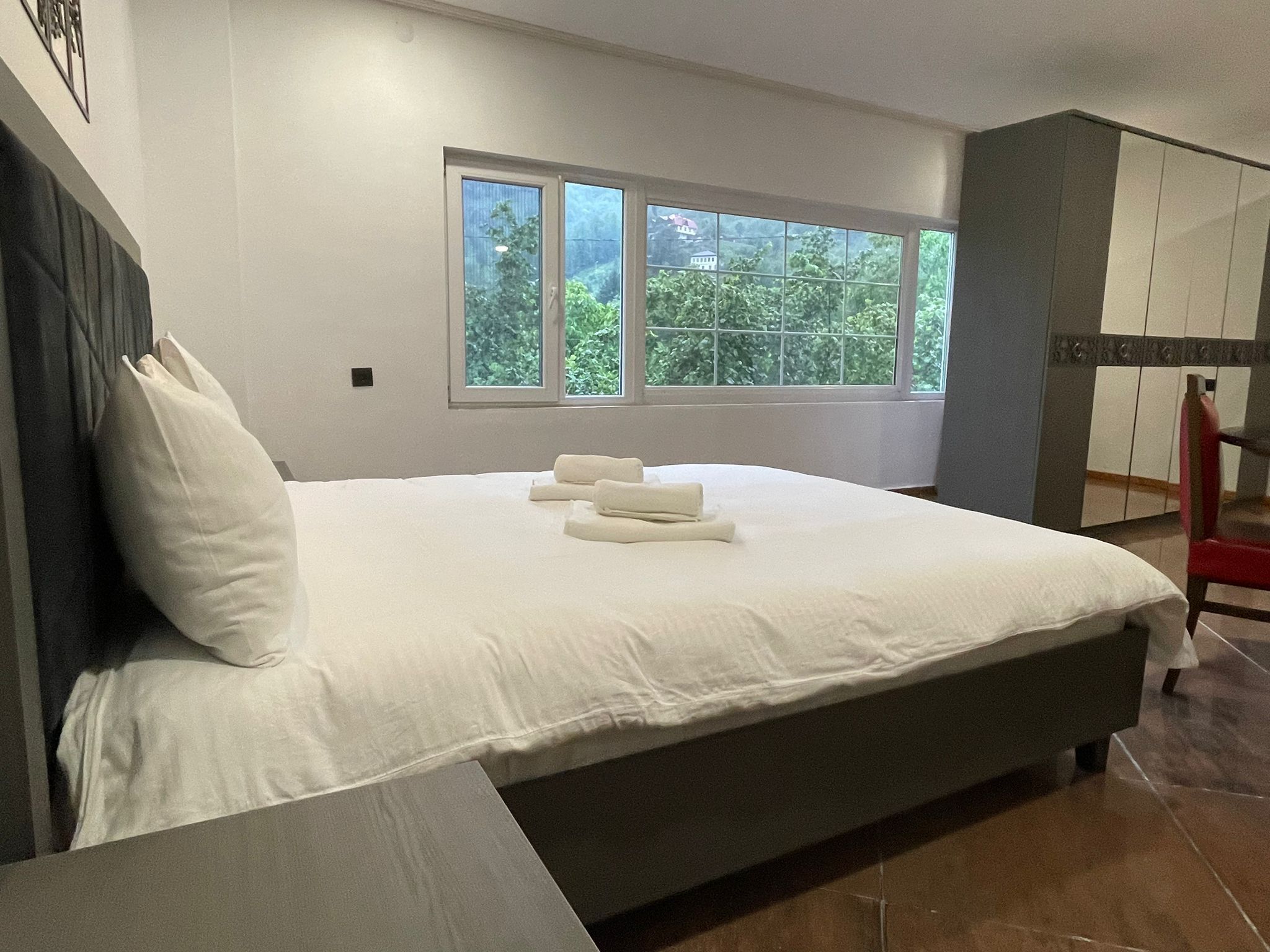 Studio Suite Bisnis | Seprai katun Mesir, seprai premium, dan selimut bulu angsa