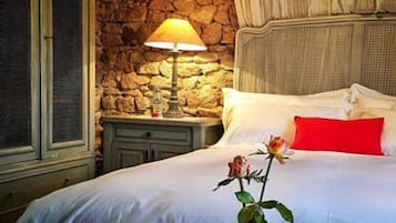 Double Room with bathroom outside the room and upstairs | 1 bedroom, individually decorated, individually furnished