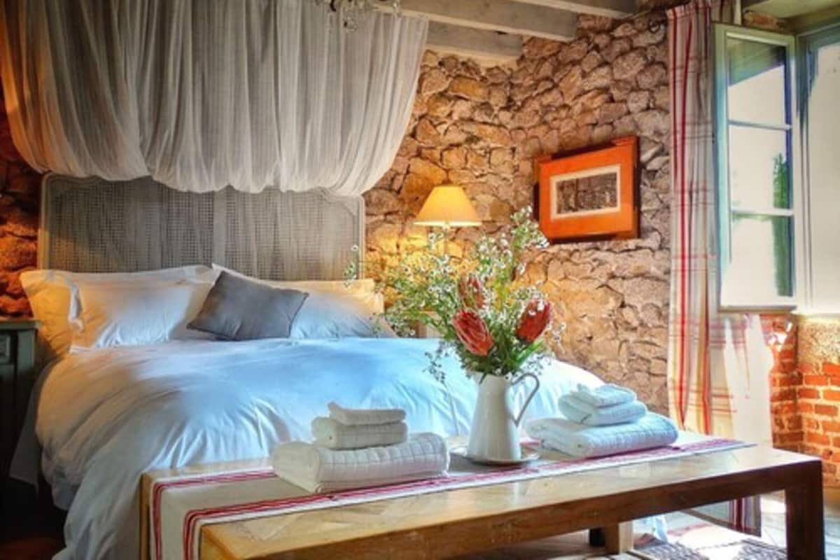 Double Room with bathroom outside the room and upstairs | 1 bedroom, individually decorated, individually furnished