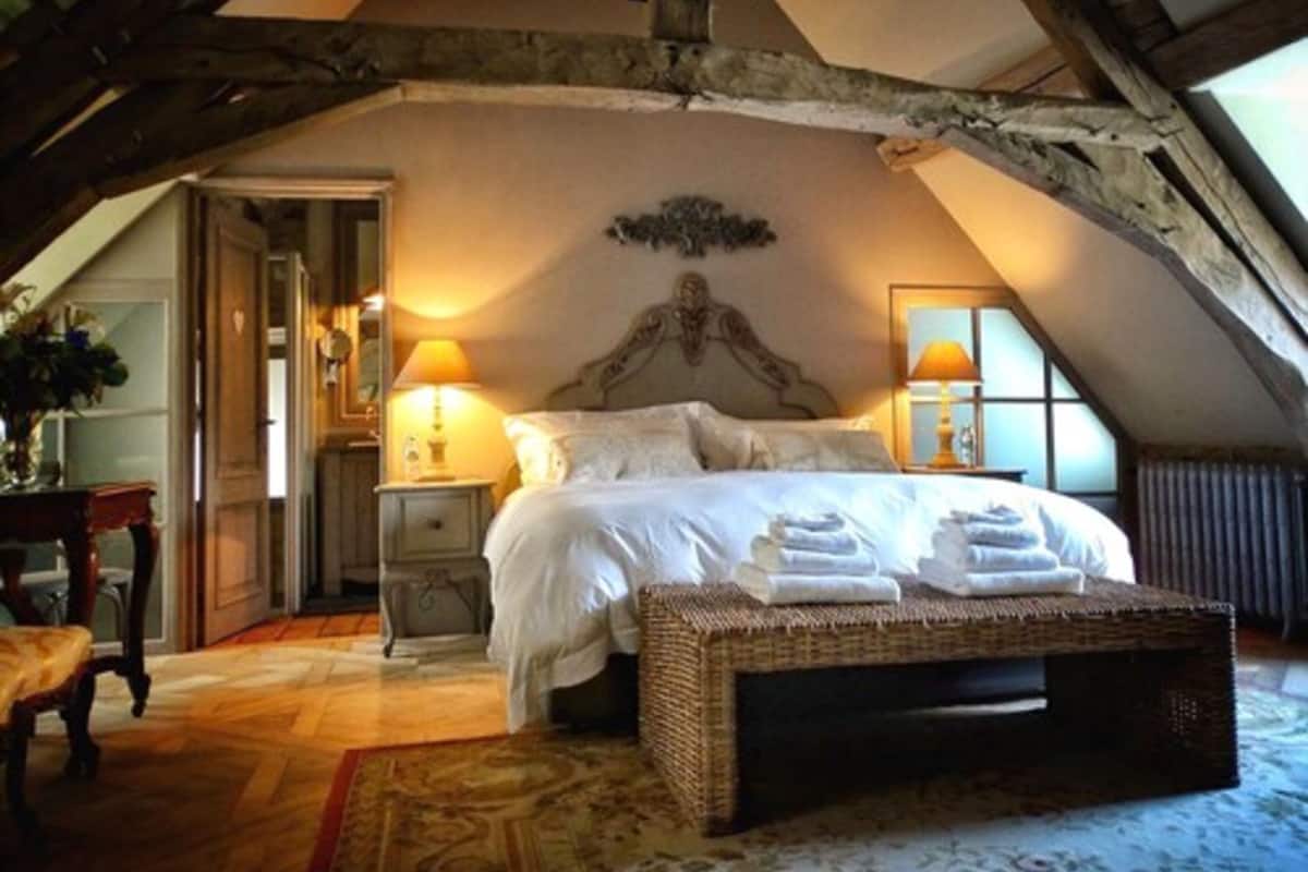 Master Suite with Castle view | 1 bedroom, individually decorated, individually furnished