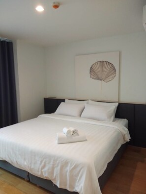 Blackout curtains, iron/ironing board, free WiFi - Apartment at Punnawithi BTS (Bangkok)