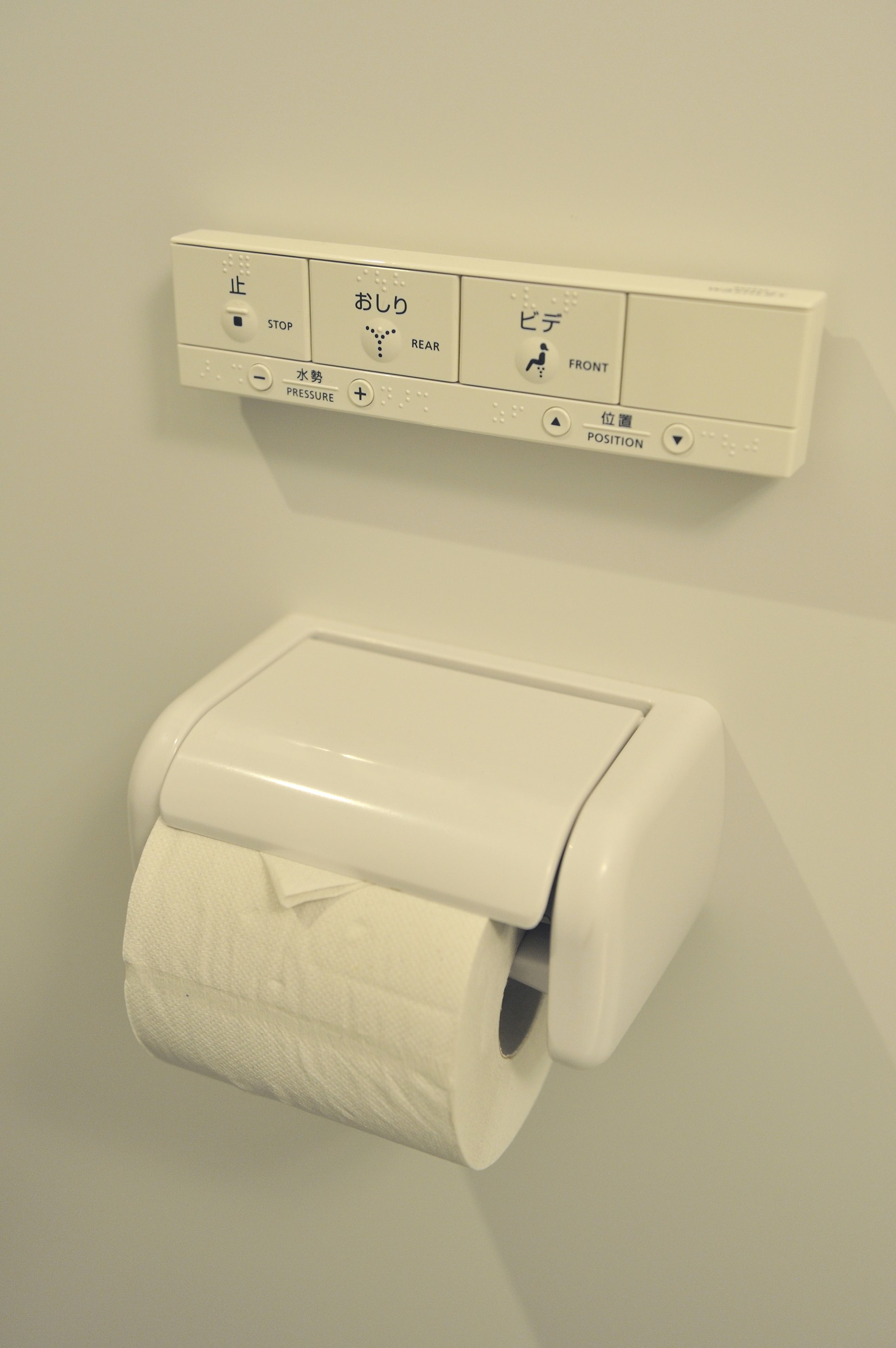 combined shower/bathtub, free toiletries, hair dryer, slippers