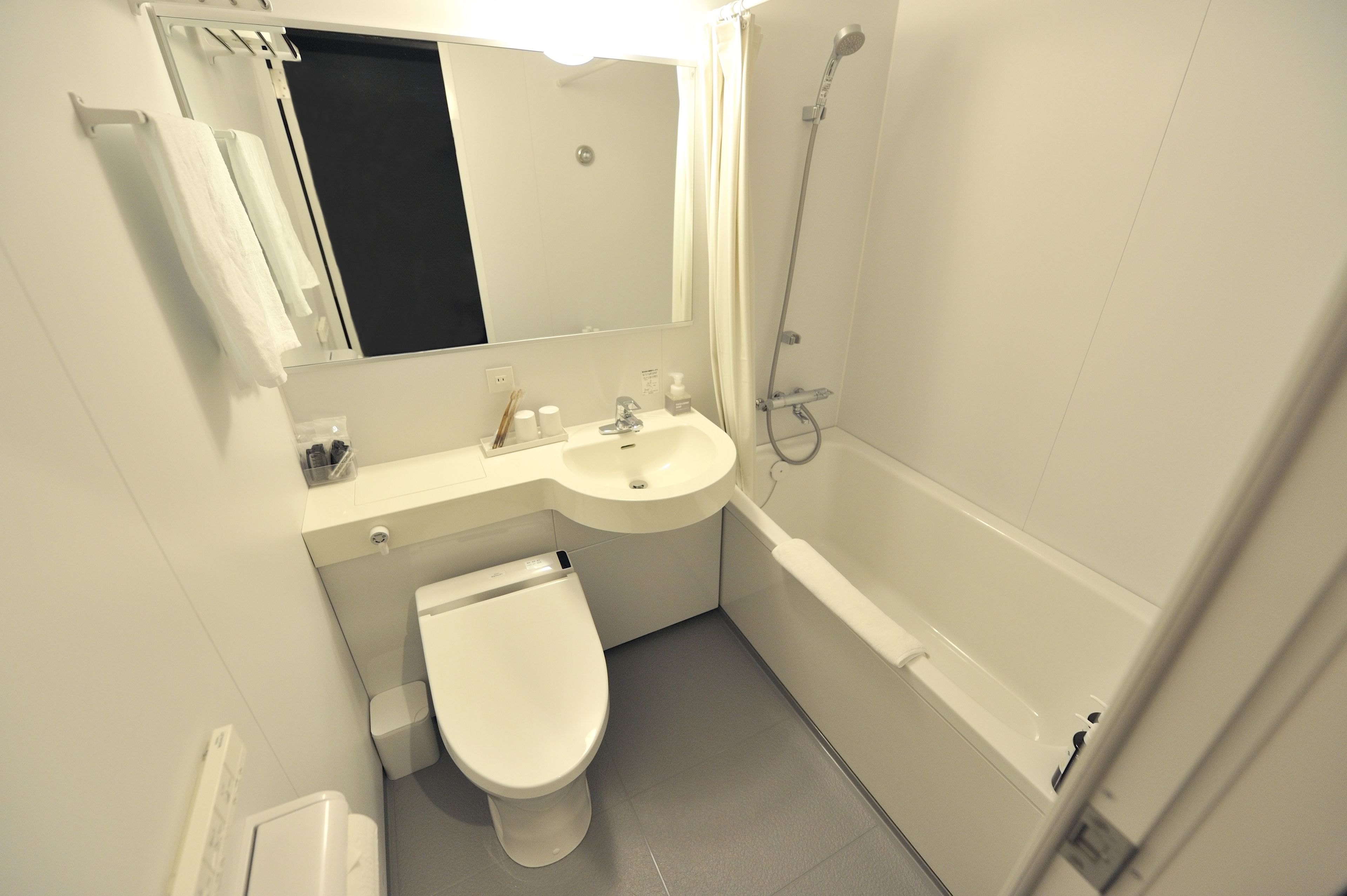 combined shower/bathtub, free toiletries, hair dryer, slippers