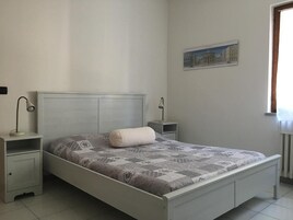 Room, Shared Bathroom | Free WiFi