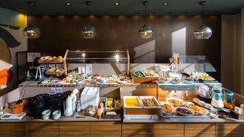 Daily buffet breakfast (JPY 1500 per person)