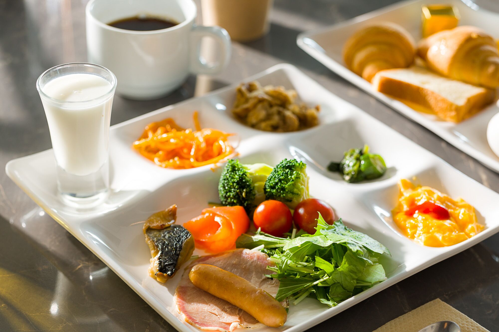 daily buffet breakfast (jpy 1500 per person)