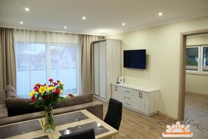 Apartment | Living room | Flat-screen TV - Helios Apartamenty (Ustka)