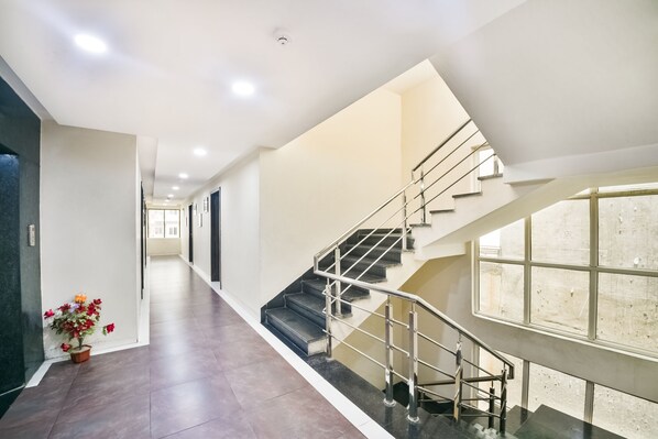 Interior detail - Hotel Flowers Inn (Kota)