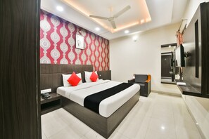 Executive Room, 1 King Bed, Refrigerator, City View | View from room