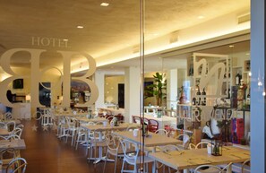 Daily buffet breakfast (EUR 12 per person)
