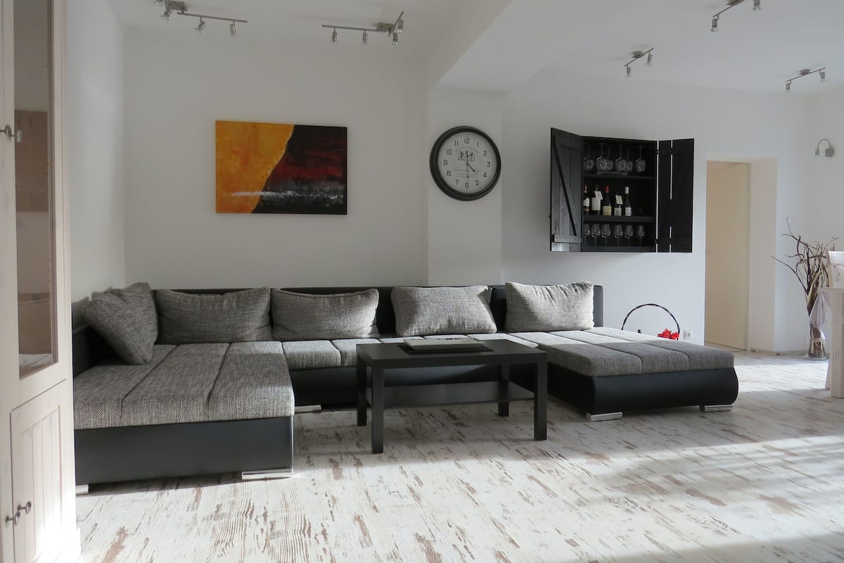 Comfort Condo, 3 Bedrooms | Living room | TV