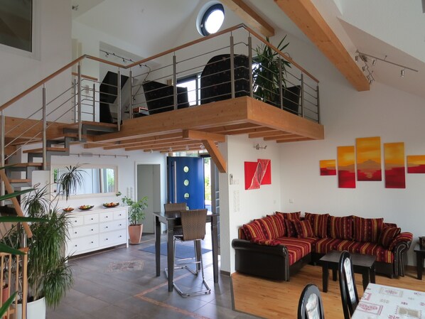 Maison Galerie, terrasse | Rideaux occultants, fer et planche à repasser, Wi-Fi gratuit