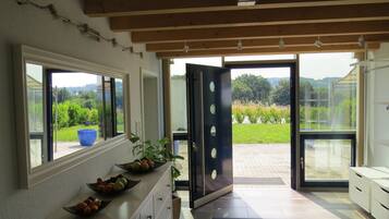 Hus – gallery, terrasse | Oppholdsområde | TV