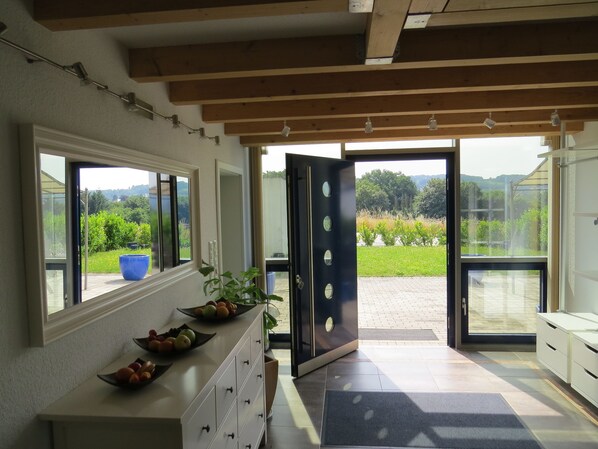 Gallery House, Terrace | Ruang tamu | TV