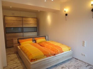 Comfort-Apartment, 3 Schlafzimmer | 1 Schlafzimmer, Verdunkelungsvorhänge, Bügeleisen/Bügelbrett