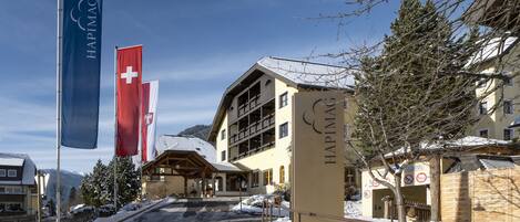 Vista frontal de la propiedad