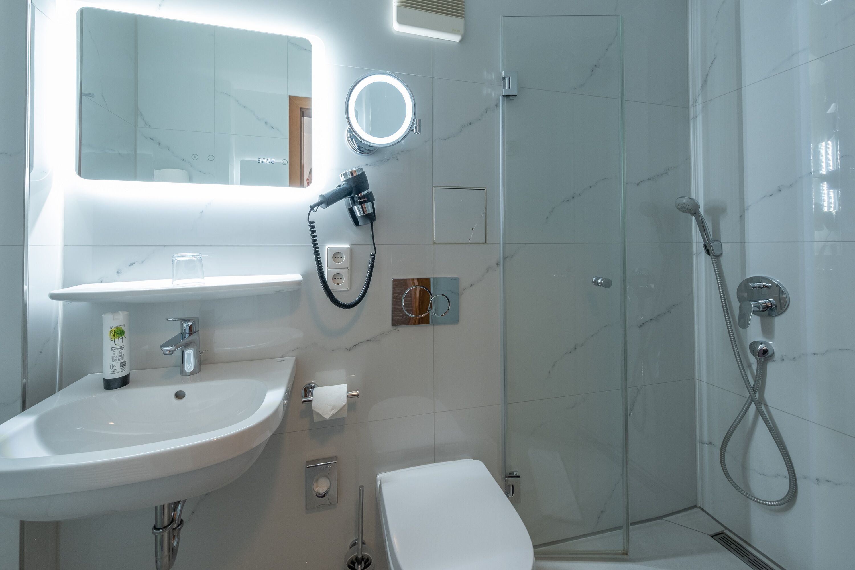 shower, free toiletries, hair dryer, towels