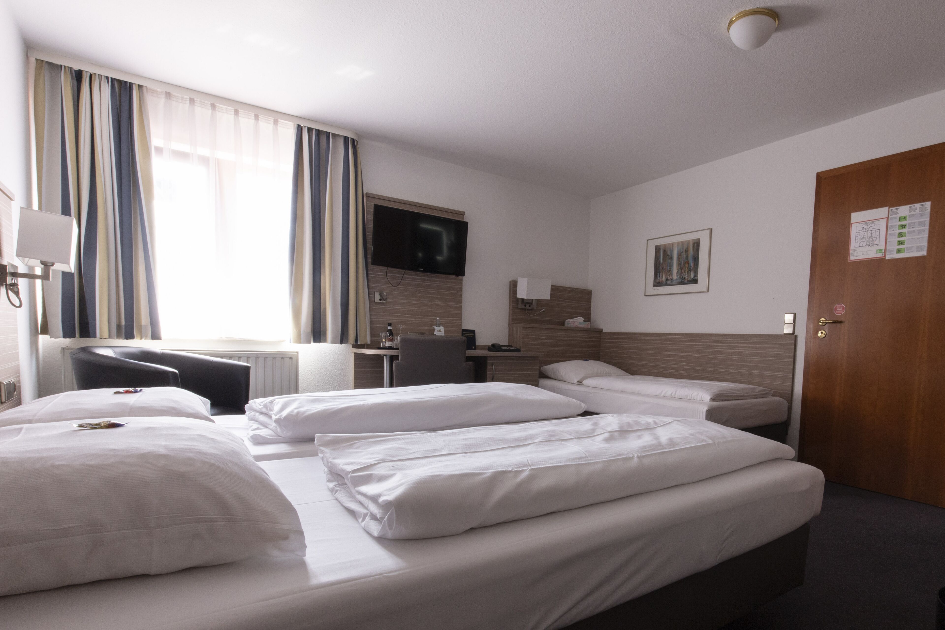 triple room | 1 bedroom, minibar, desk, laptop workspace