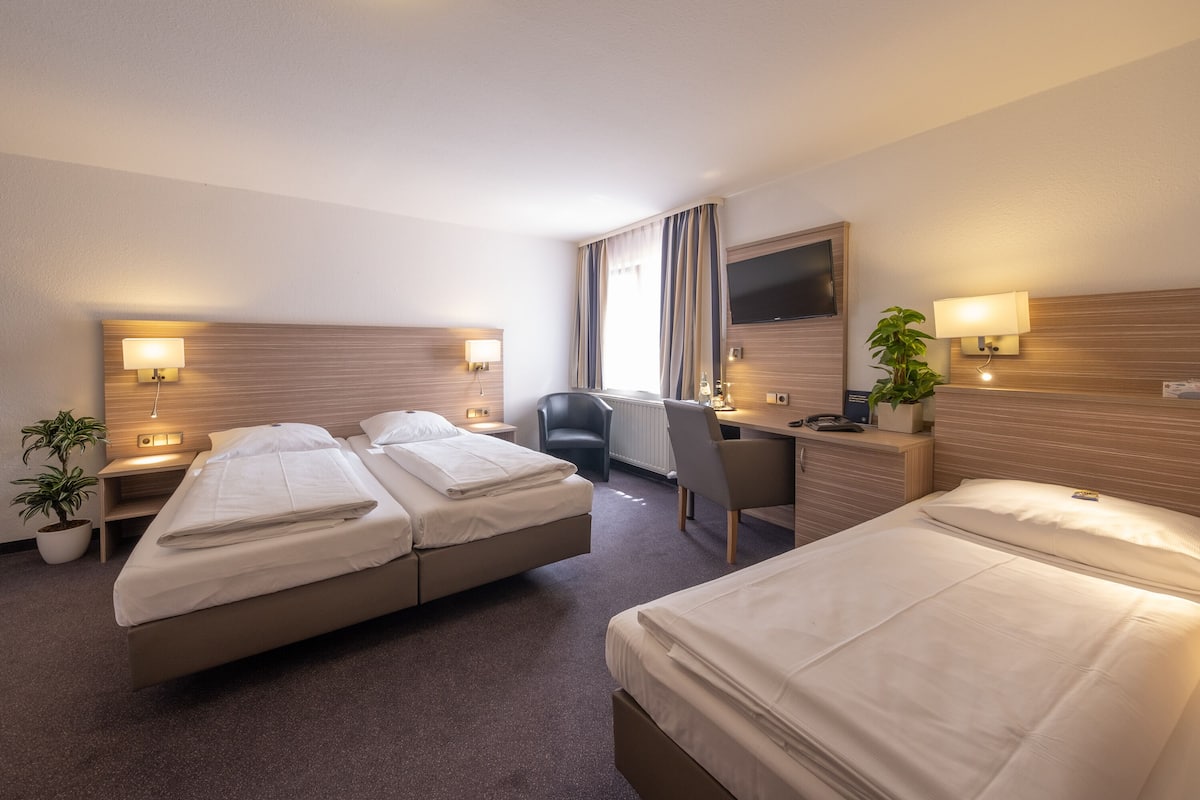 triple room | 1 bedroom, minibar, desk, laptop workspace