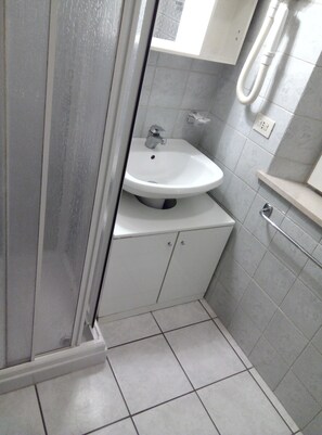 A bathroom with a white sink, a mirror, and a shower area. - Bed & Breakfast Bompadre (Civitanova Marche)