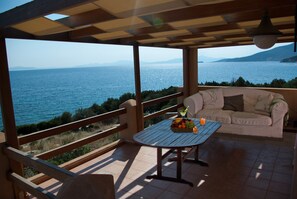Villa | Balcony - Villa Dolphins (Karystos)