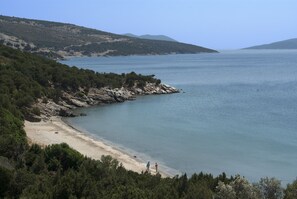 Private beach nearby, beach volleyball - Villa Dolphins (Karystos)