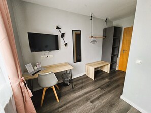 Basic Single Room | Desk, free WiFi, bed sheets - ARRIVEL Pension Pliening - bisher Novitel (Pliening)